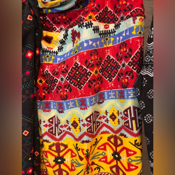 LuLaRoe Tall & Curvy Leggings - Picture 3 of 9